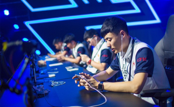 手防线之间 手防线之间